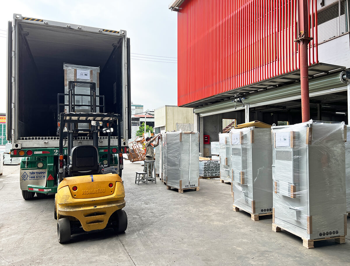 Vận chuyển tủ BTS tại nhà máy 3CElectric