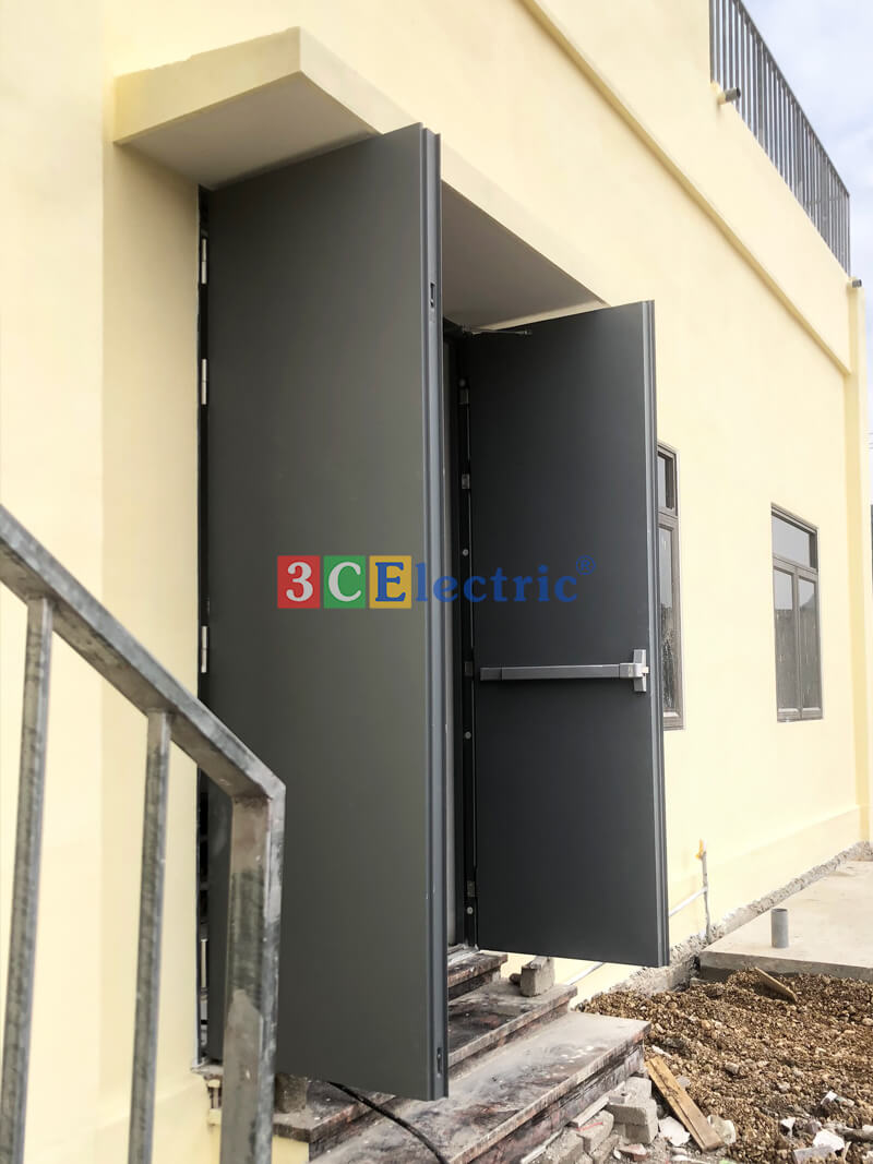 cửa chống cháy sơn tĩnh điện cho chung cư mini
