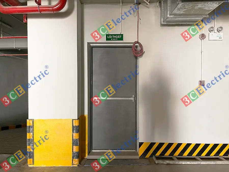cửa thoát hiểm thoát nạn cửa thoát hiểm
